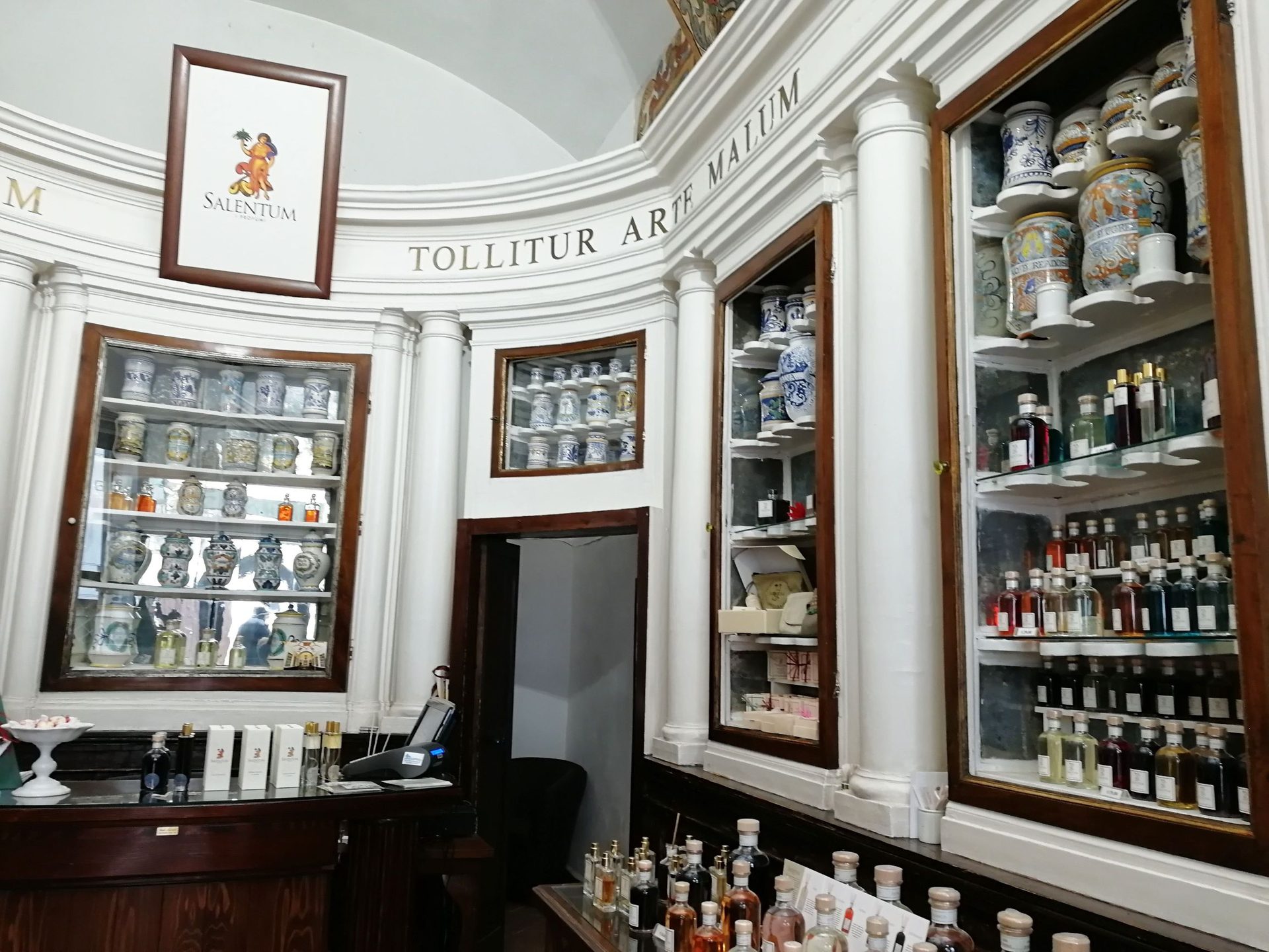 Old%20Pharmacy%20Provenzano%2C%20Gallipoli%20%285%29.jpeg